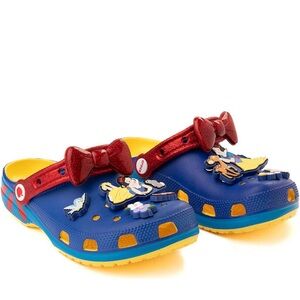 NWT ❤️💛💙Snow White Classic Clog Crocs💙💛❤️